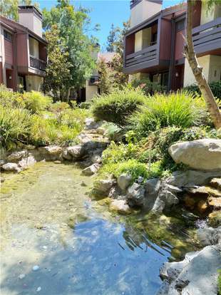 Building Photo - 21931 Burbank Blvd