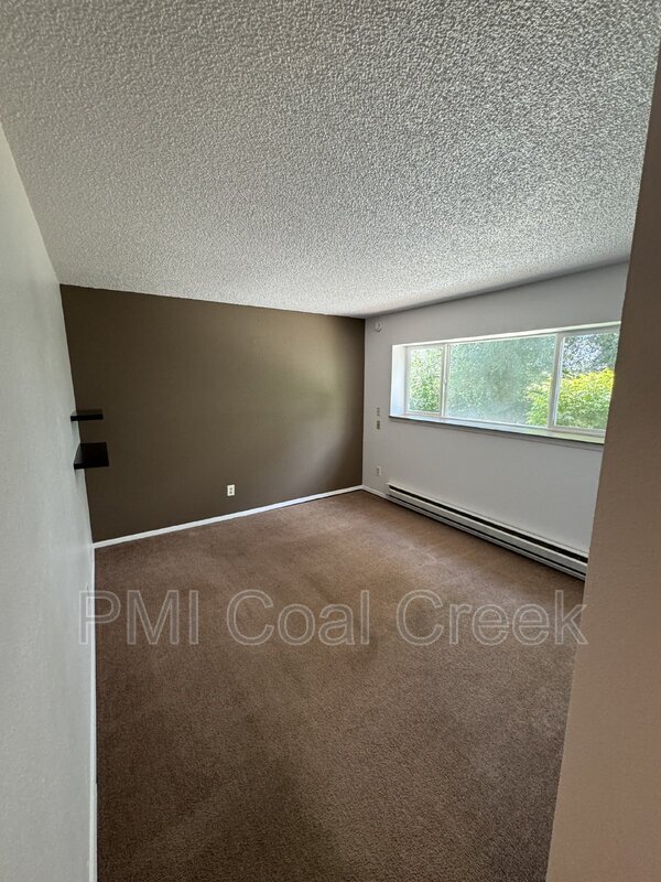 Building Photo - 104 Judson St