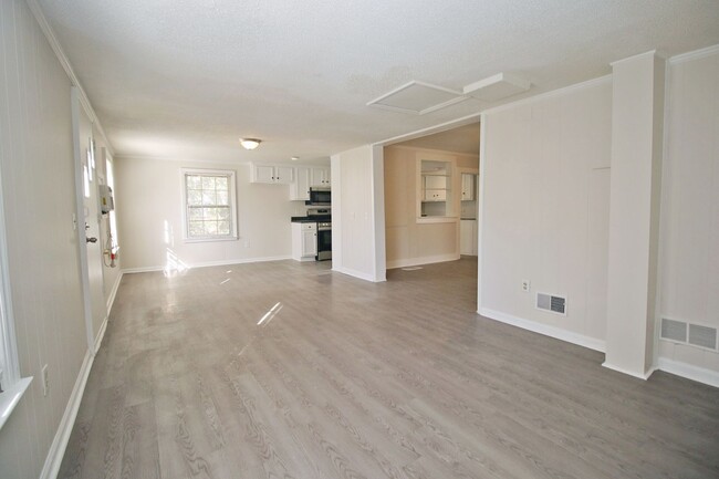 Building Photo - PRE-LEASING for 2025! 3 Bedroom, 2 Bath - ...