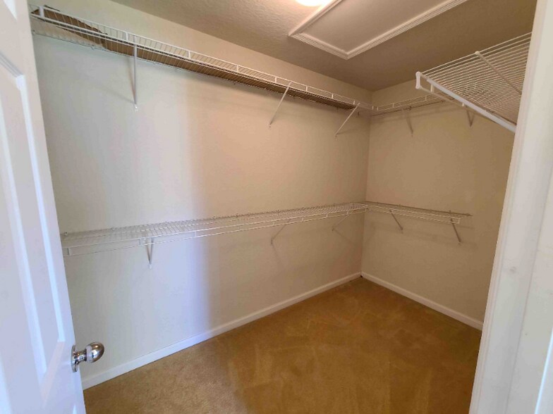 Building Photo - 5598 SW 39th St