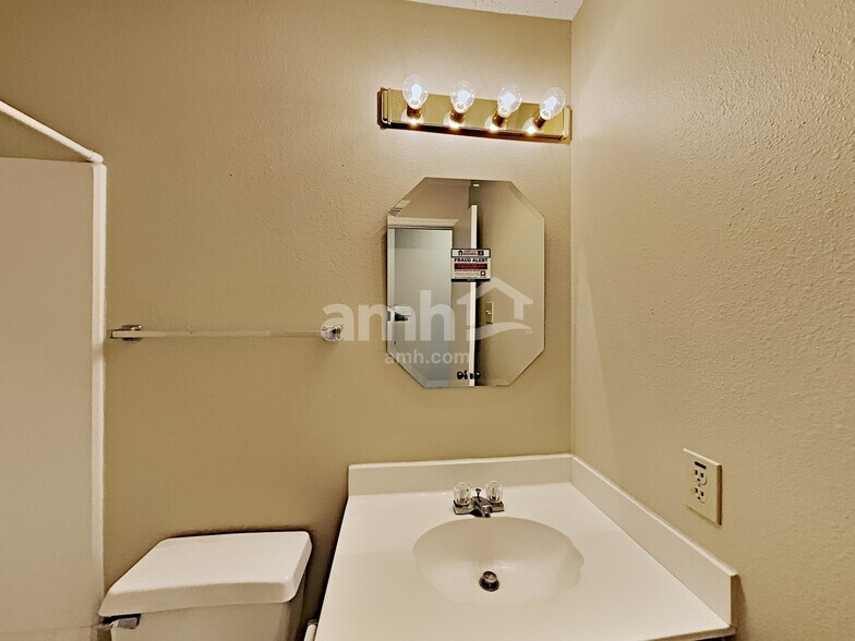 Building Photo - 6322 Regency Ct