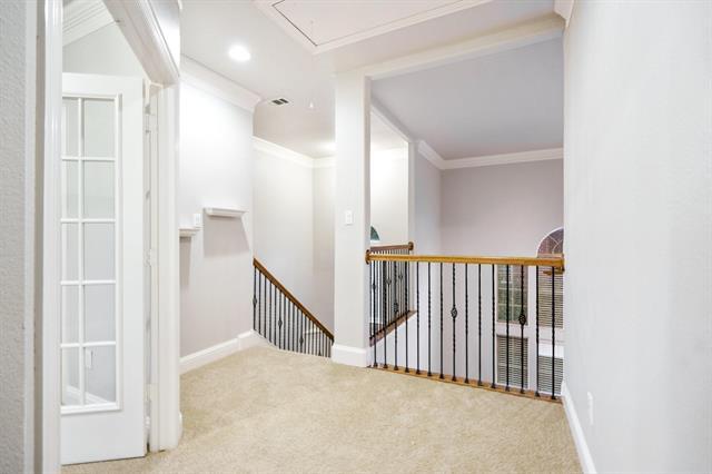 Building Photo - 5836 La Vista Dr