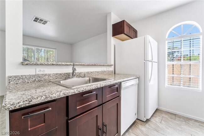 Building Photo - 3683 Lucido Dr