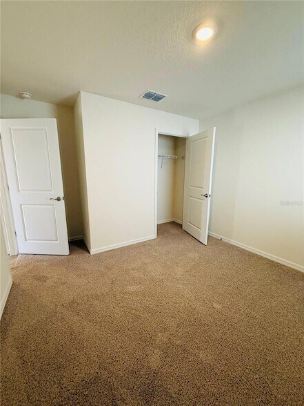 Building Photo - 2924 NE 20th Ter