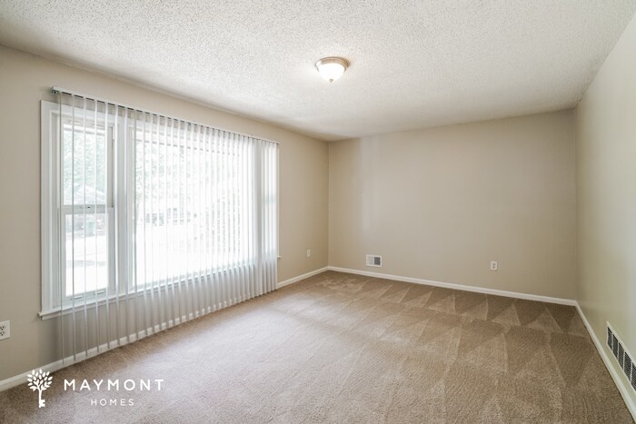 Building Photo - 212 Raintree Dr