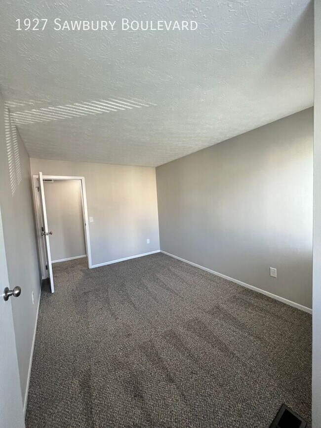 Building Photo - 1927 Sawbury Blvd