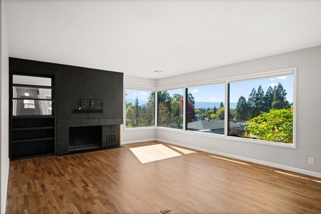 Building Photo - 3 Bedroom 3 Bath House