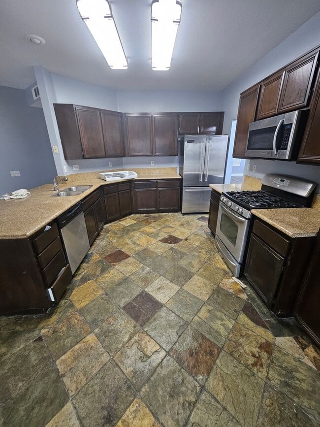 Building Photo - Beautiful Corona Home with POOL!