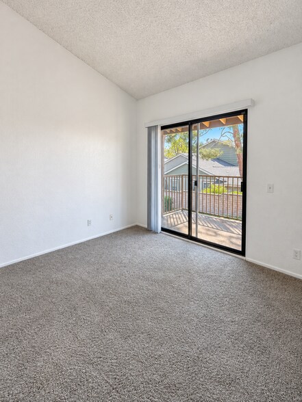 Building Photo - 8320 Vineyard Ave