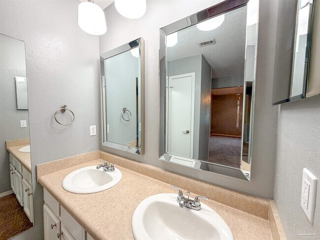 Building Photo - 2299 Scenic Hwy