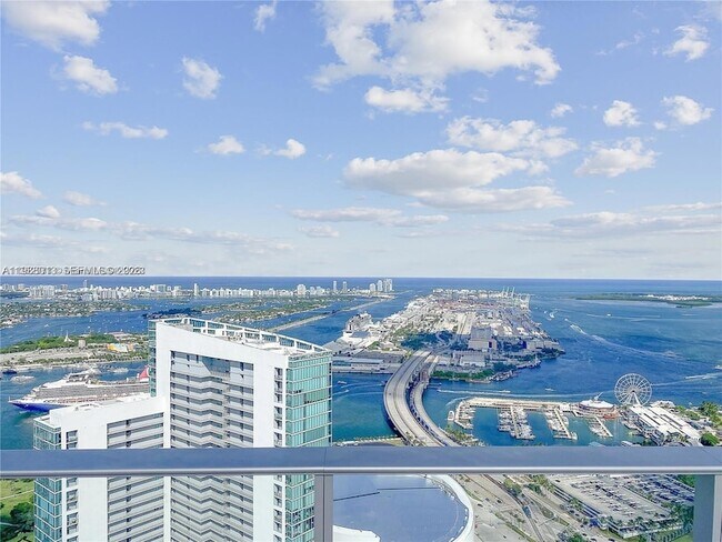 Building Photo - 851 NE 1st Ave