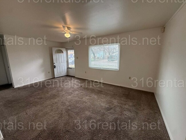 Building Photo - $815 - 2 bedroom/ 1 bathroom - Single Family Home