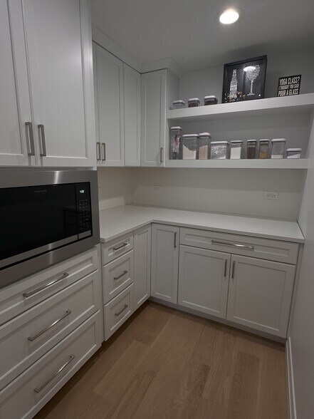 Building Photo - 905 Aurora Way