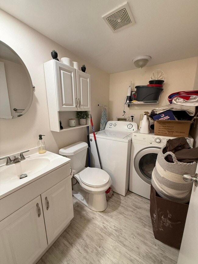 Building Photo - 1021 Springdale Cir