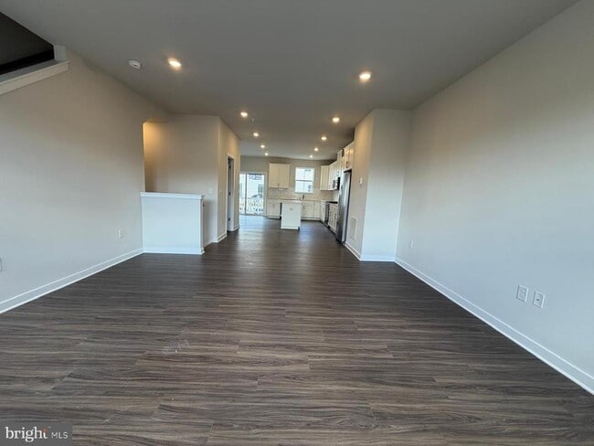 Building Photo - 33 E Front St