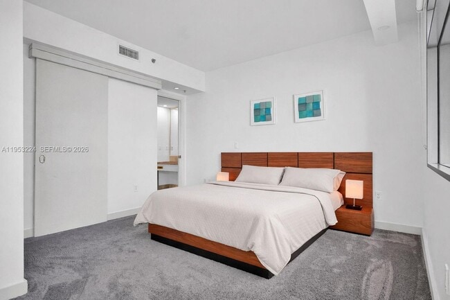 Building Photo - 1395 Brickell Ave