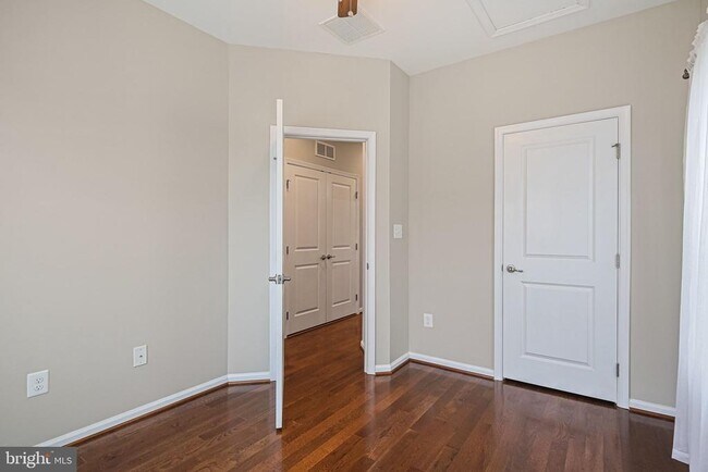 Building Photo - 7309 Summit Rock Rd