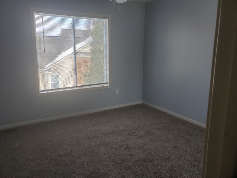 Building Photo - 5375 Pine Needle Dr