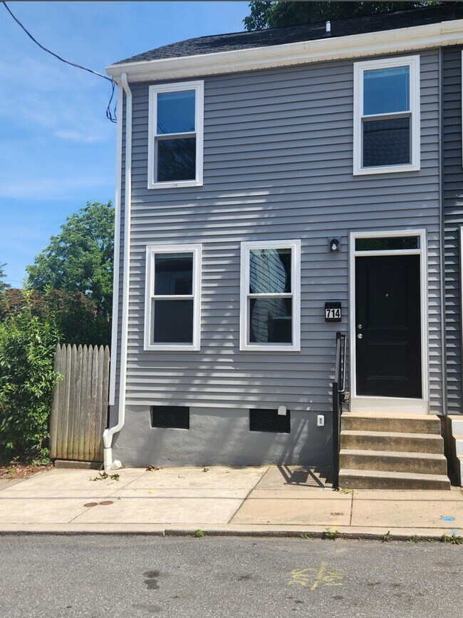 Primary Photo - 714 St Joseph St