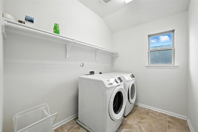 Building Photo - 15410 Rosehill Summit Ln