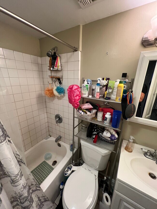 Building Photo - 1527 Saturn Way