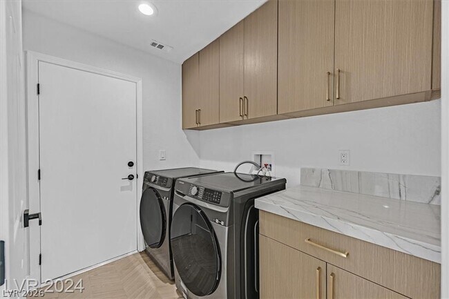 Building Photo - 8 Barton Spring Cir