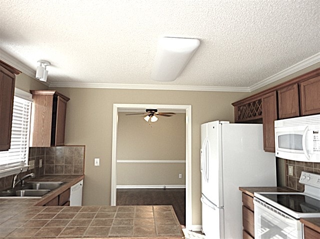 Building Photo - 2328 Water Lilly Way