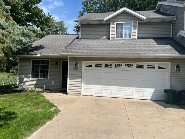 Primary Photo - 11913 7 Pine Dr