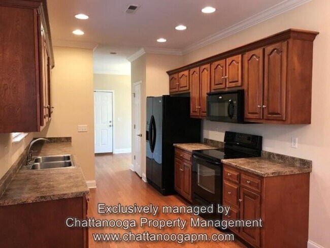 Building Photo - 525 Callaway Ct