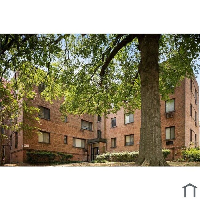 Building Photo - Top-Floor 2-Bedroom Condo in Southwest DC ...