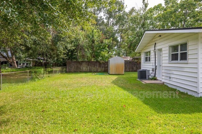 Building Photo - 3805 Anvers Blvd