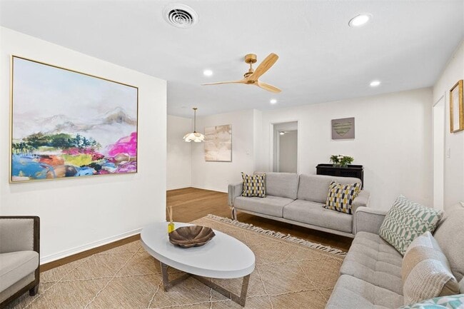 Building Photo - 2737 Clermont Pl