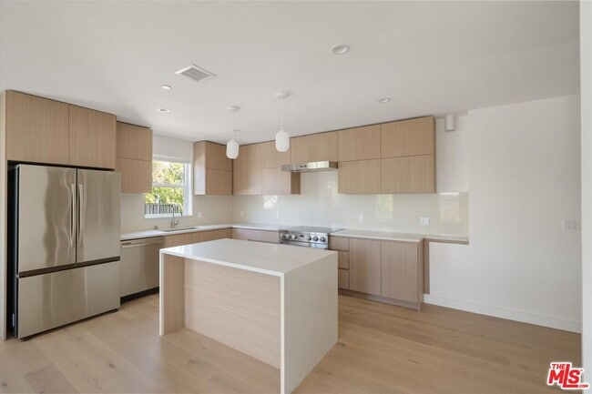 Building Photo - 15207 Morrison St