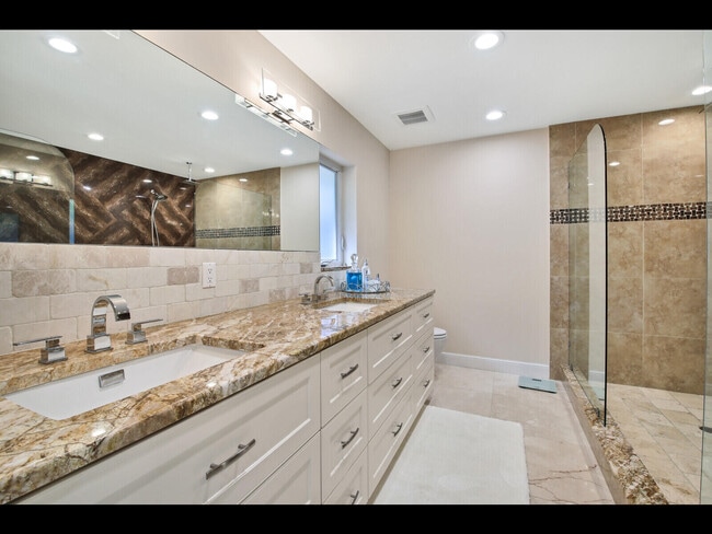 Building Photo - 451 N Lyra Cir