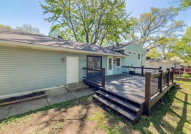 Building Photo - 7808 Crescent Ave