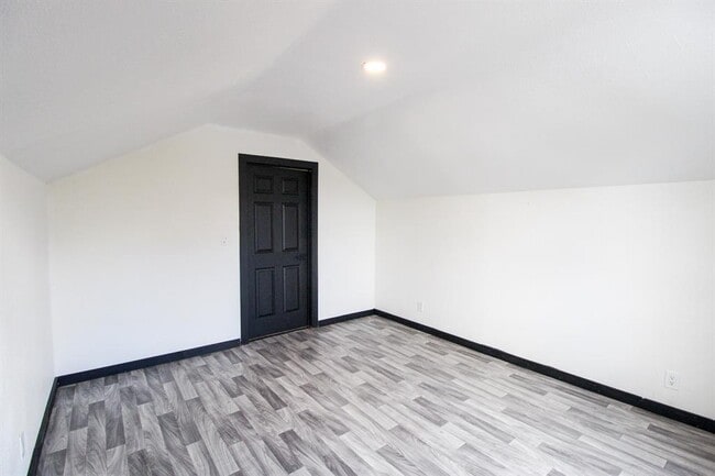 Building Photo - 8102 N U.S. Hwy 183