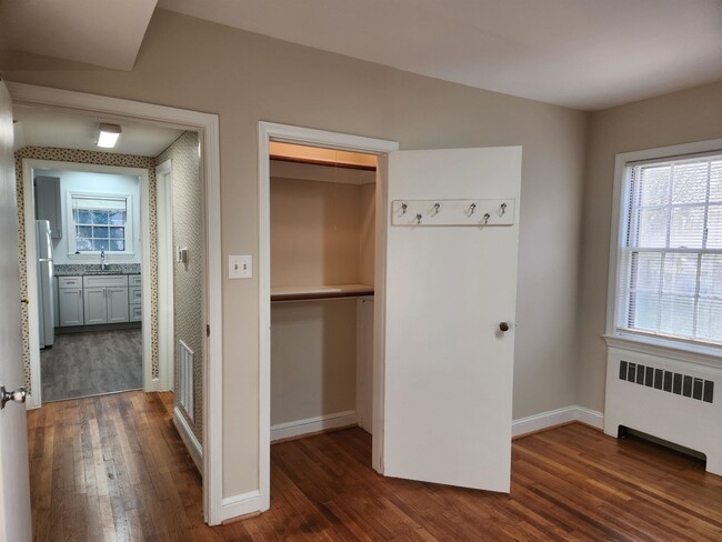 Building Photo - 9577 Shenandoah Dr