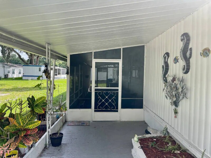 Building Photo - 825 W Colonial Cir