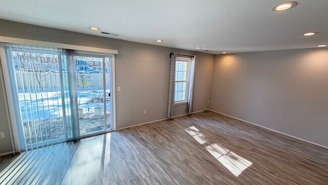 Building Photo - 325 Charred Oak Ct