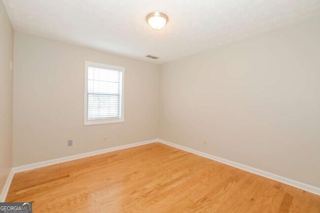 Building Photo - 1881 Rose Garden Ln