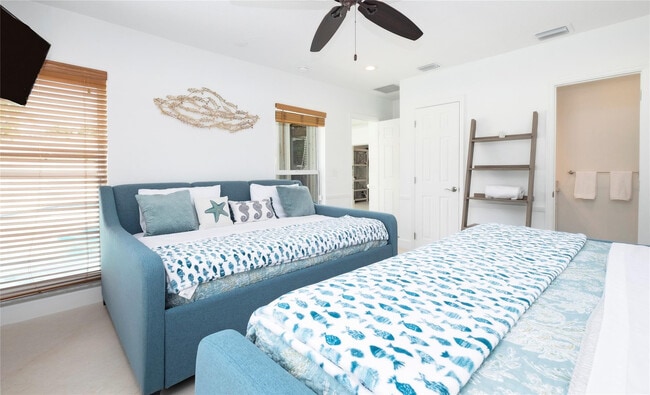 Building Photo - 1240 SW 13th Cir