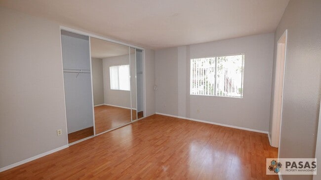 Building Photo - 2nd Floor 3 bed/2 bath Condo!