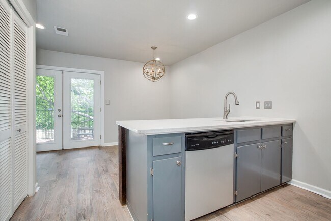 Building Photo - 2300 Trailside Dr