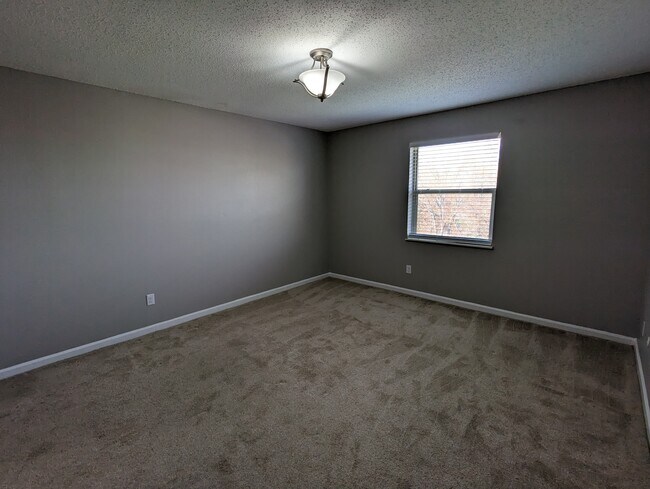 Building Photo - 1425 Willow Brook Cv