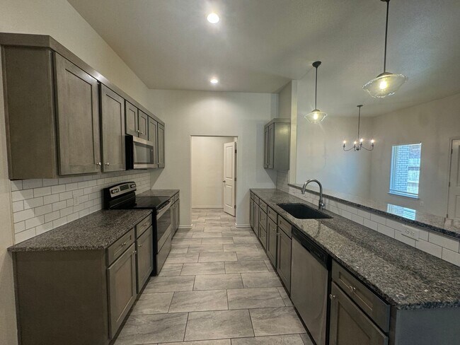 Building Photo - 3Bed/ 2Bath Available Now- in Lubbock coop...
