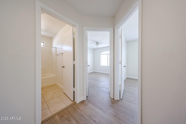 Building Photo - 7315 W Fleetwood Ln
