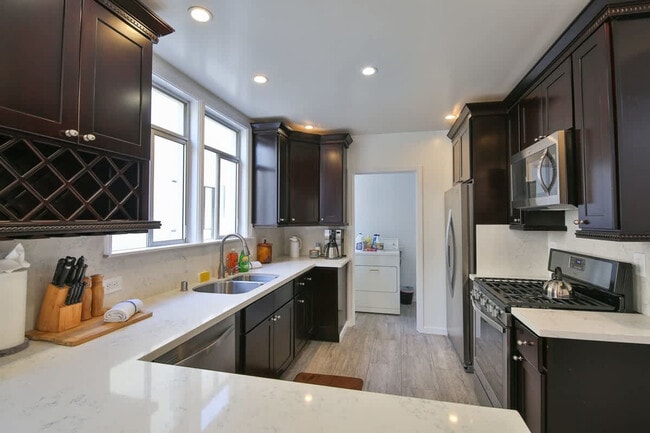 Building Photo - 145-147-147 Stanyan St