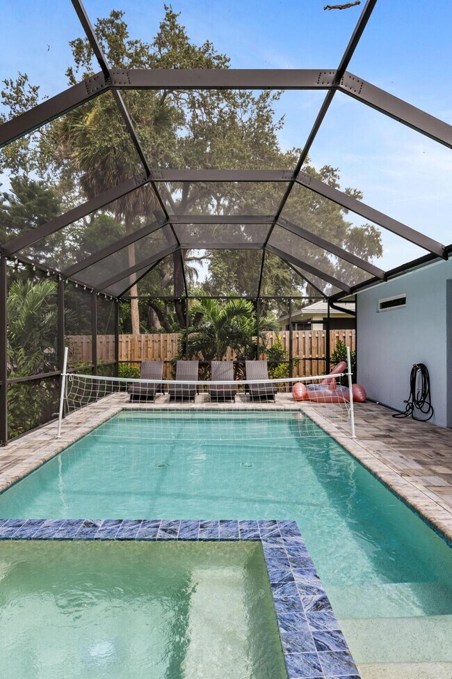 Building Photo - 4360 Iola Dr