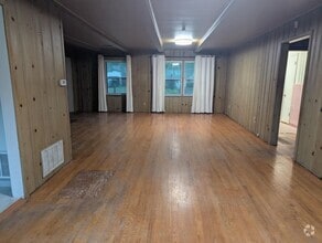 Building Photo - Beautiful 3 Bedroom home!  Fully renovated...