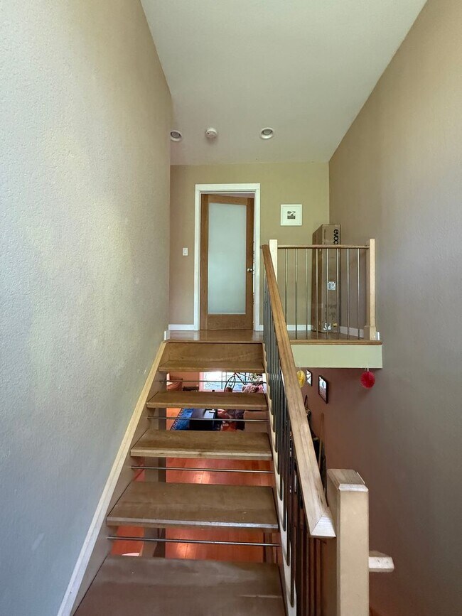 Building Photo - 3 Bedrooms!! 3 Baths!!